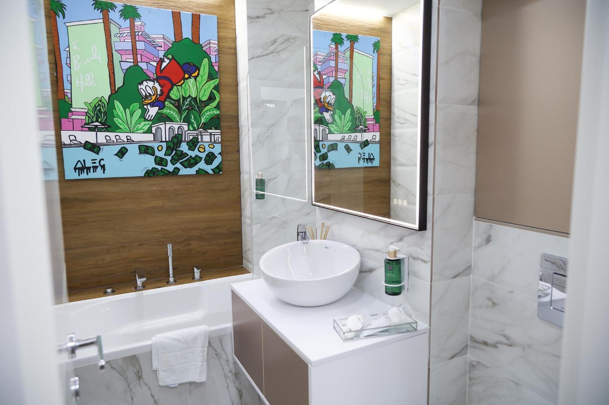 Apartment Location - Contemporary Parliament View - 2br *