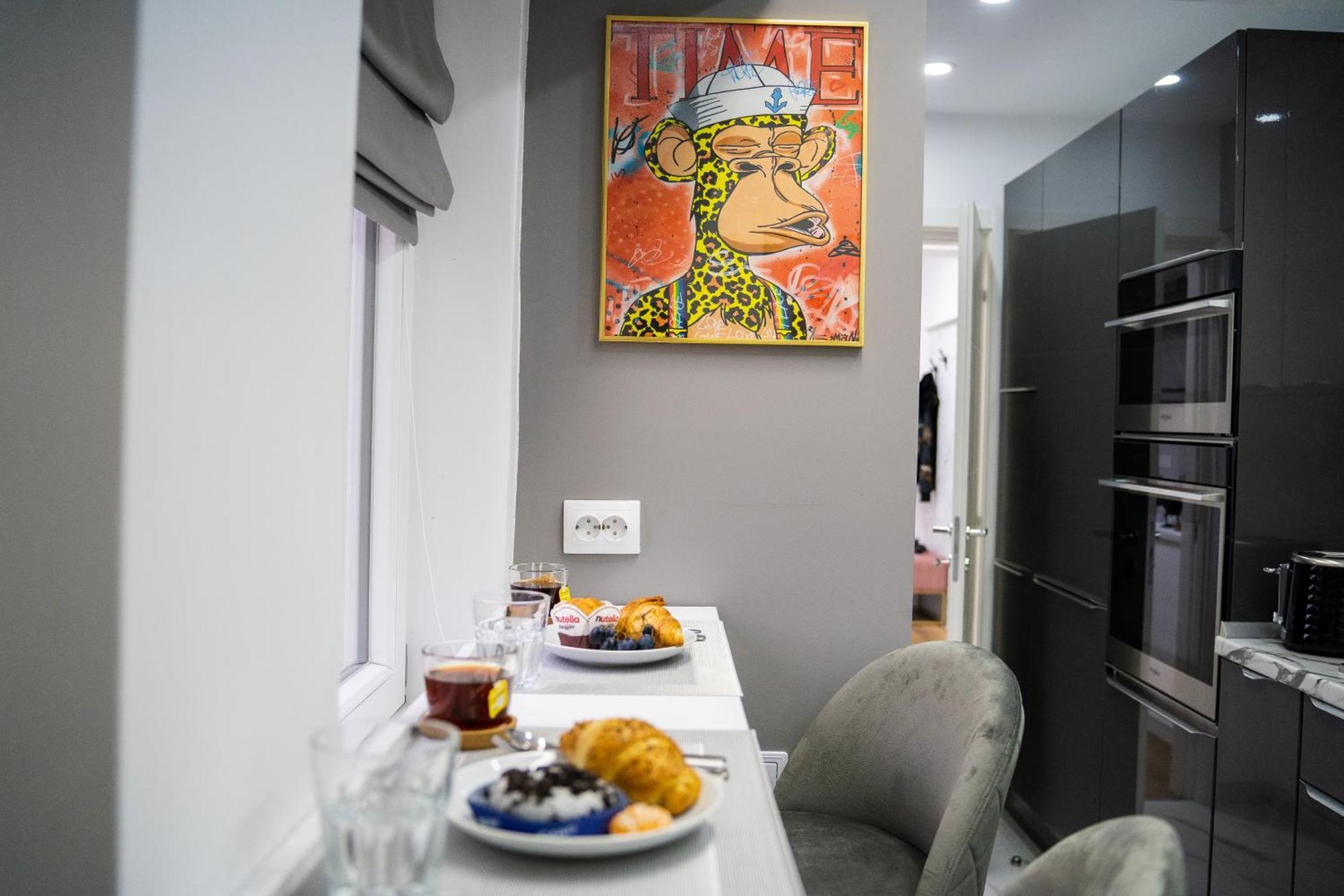 Location - Contemporary Parliament View - 2br Bucharest