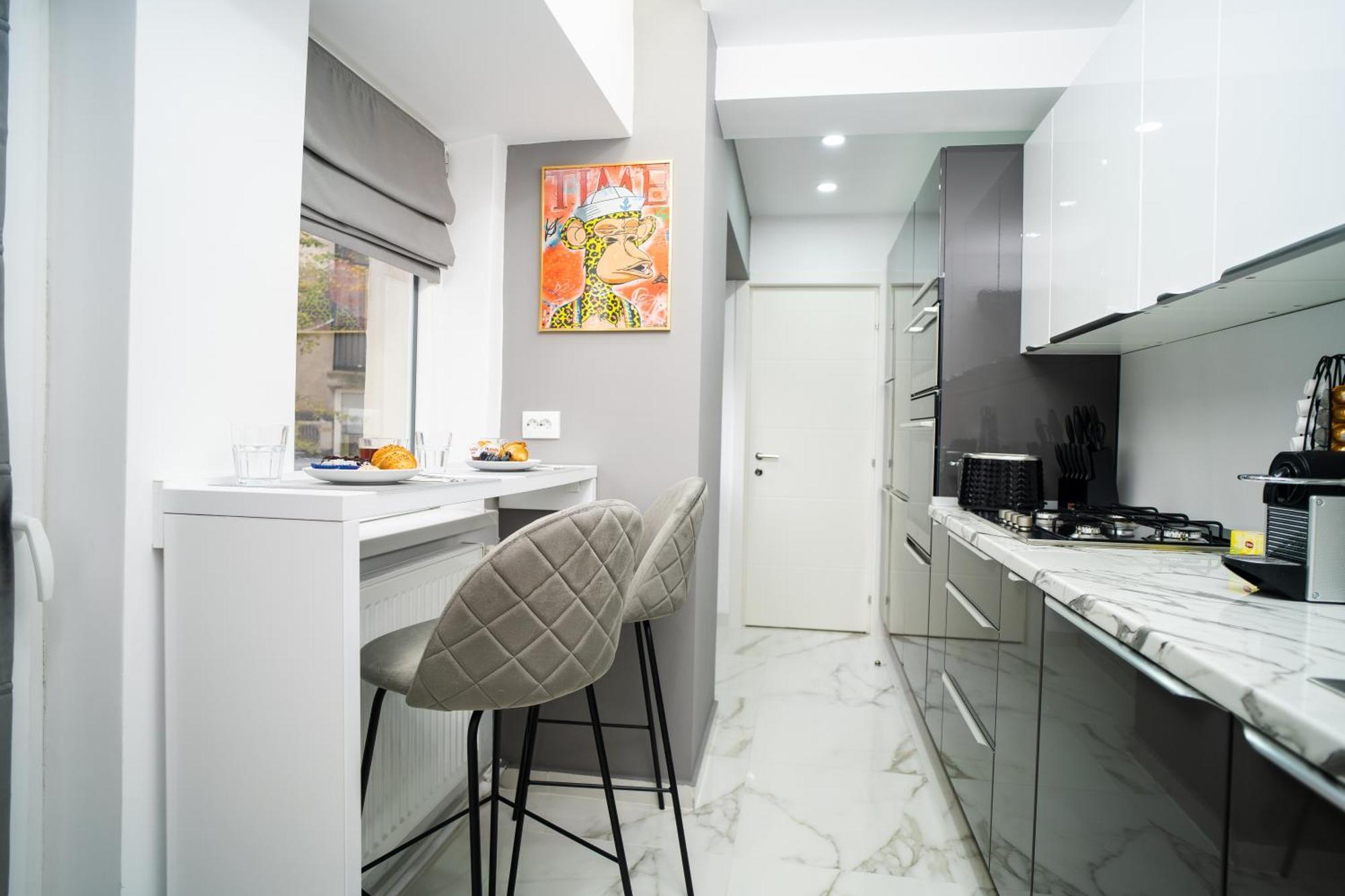 Location - Contemporary Parliament View - 2br Bucharest