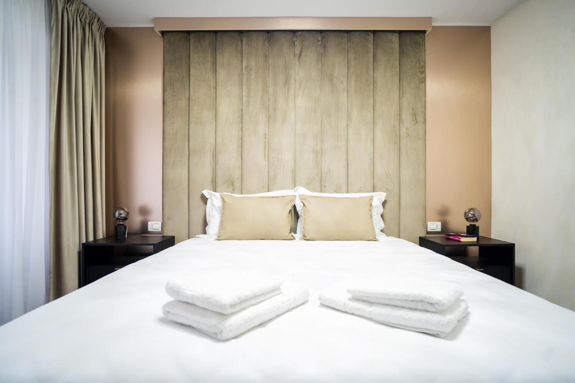Apartment Location - Contemporary Parliament View - 2br Bucharest
