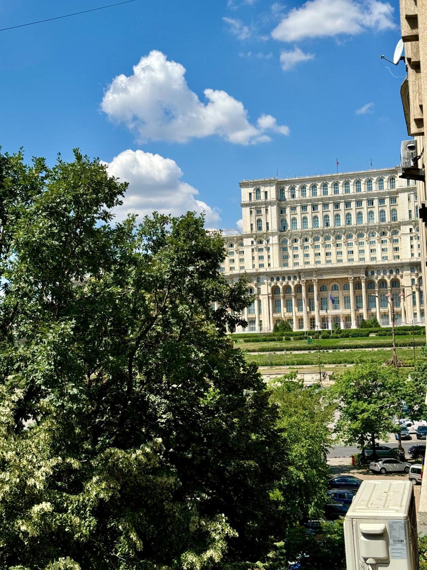 Apartment Location - Contemporary Parliament View - 2br Bucharest